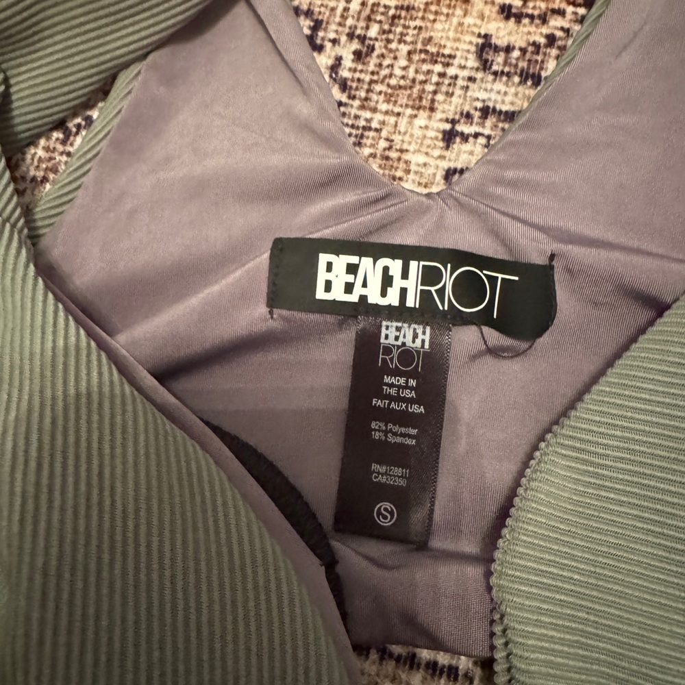 Beach Riot army green swimsuit never worn - Picture 7 of 10